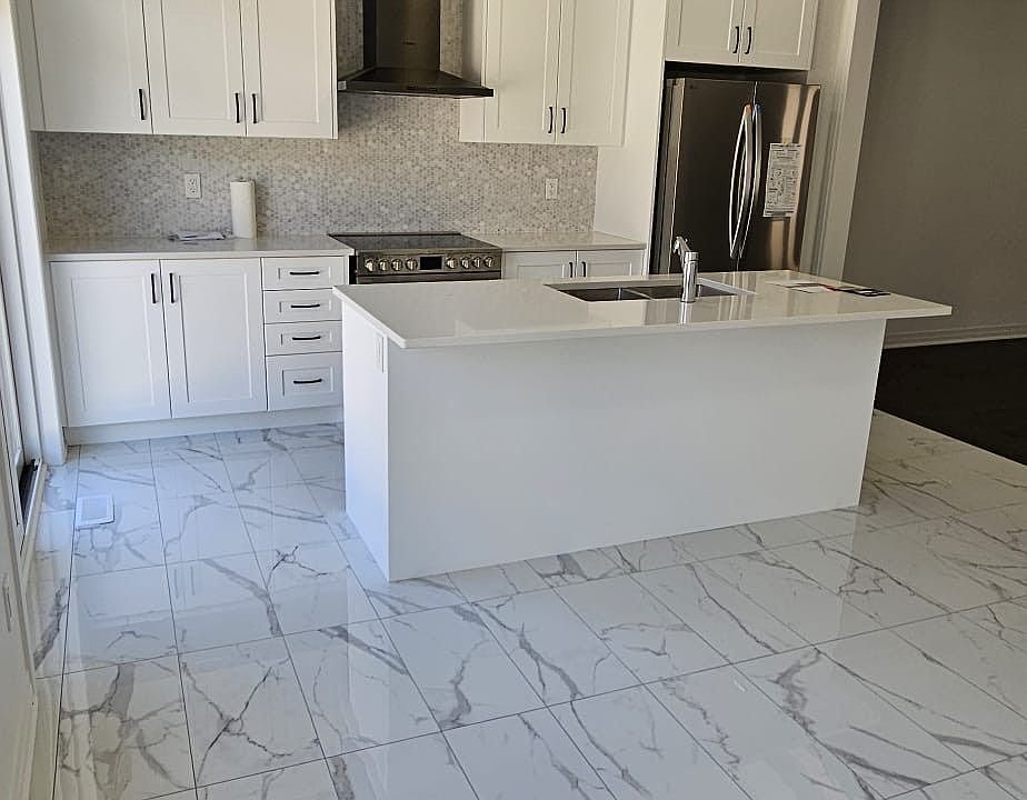 2nd image of 12 Deer Ridge Cres