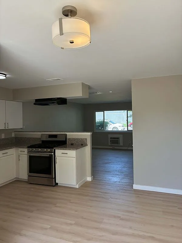 2 bed, 2.0 bath, 1056 sqft, $2,300 — Photo 1