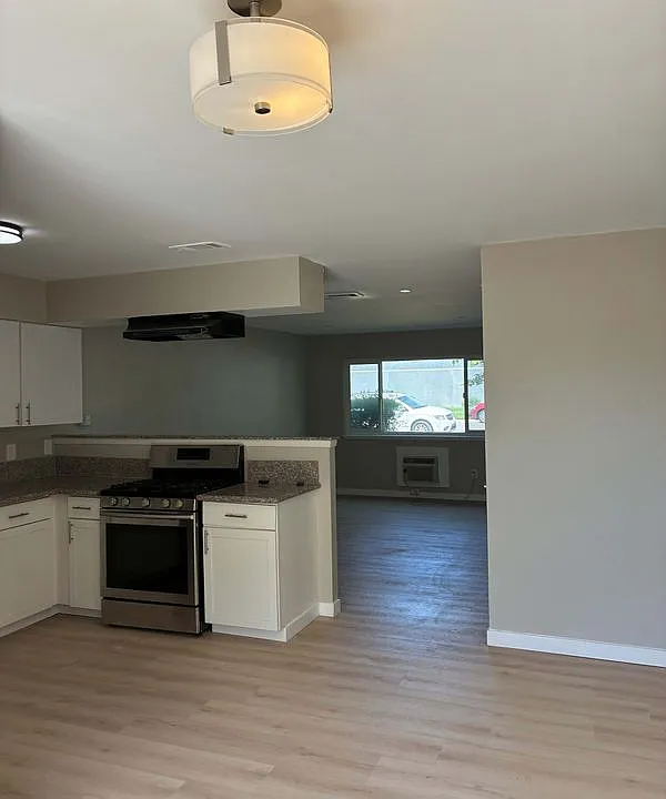 135 Cook St #3