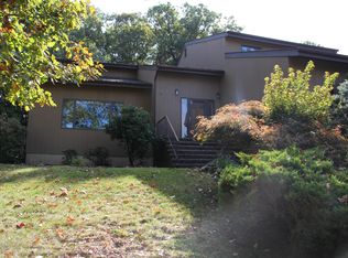 35 Deer Path Cir, Green Brook, NJ 08812