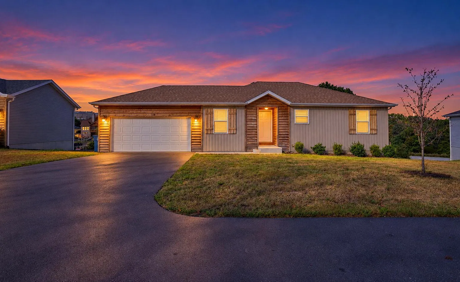 140 E Sunset Cove Ln — Photo 1
