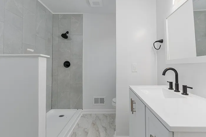 400 Derby Ln — Photo 27