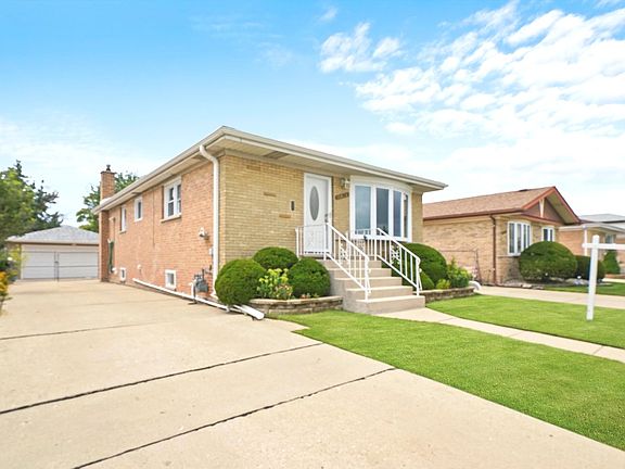 2nd image of 3818 Emerson Dr