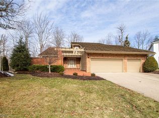 17462 Pioneers Creek Cir, Strongsville, OH 44136