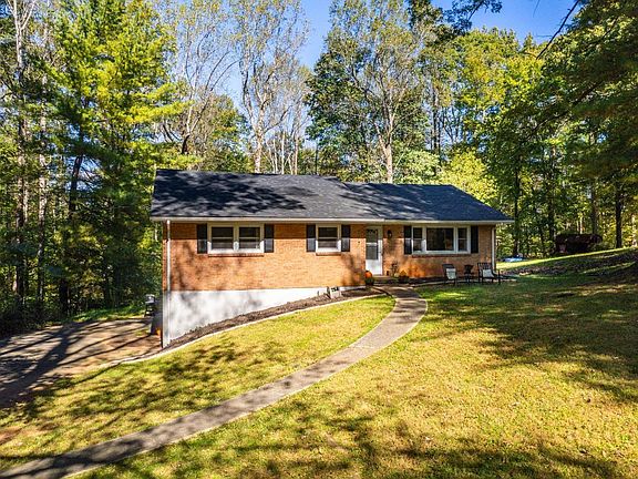 5th image of 177 Lamont Cir