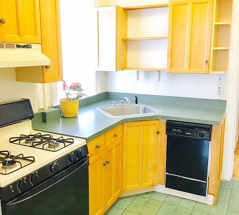 2nd image of 2543 38th St APT 2R
