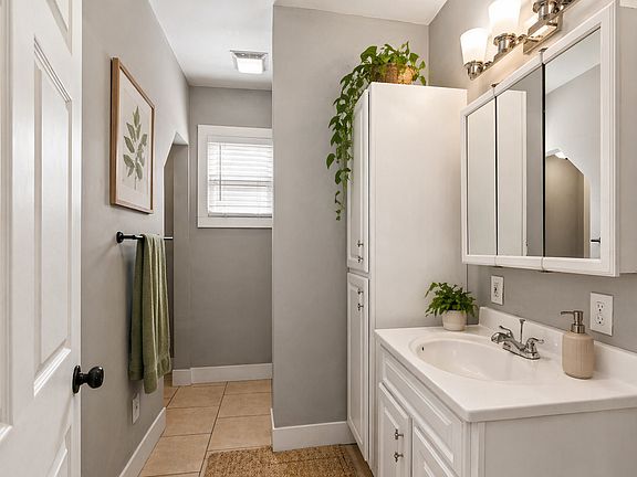 5th image of 624 California St NW