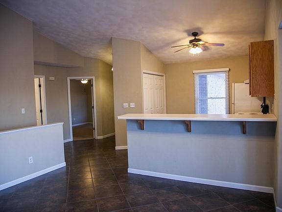 4th image of 33 Old Orchard Ln