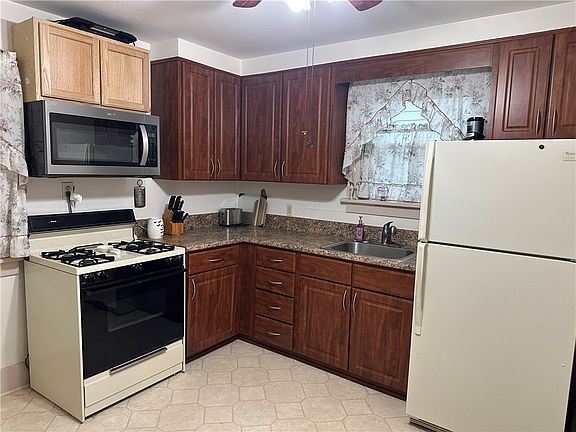 5th image of 375 Wengler Ave