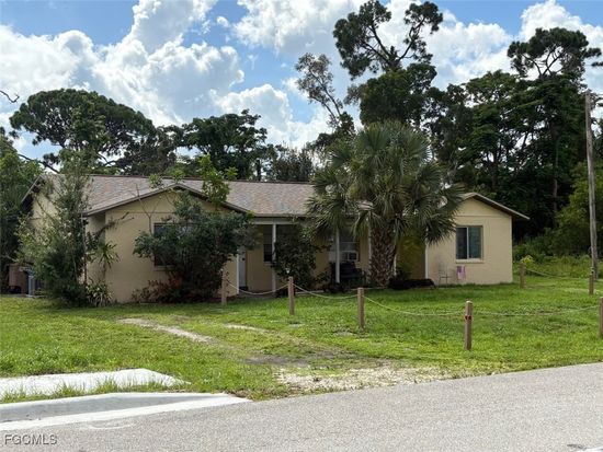 1324 Del Pine St, Cape Coral, FL 33909