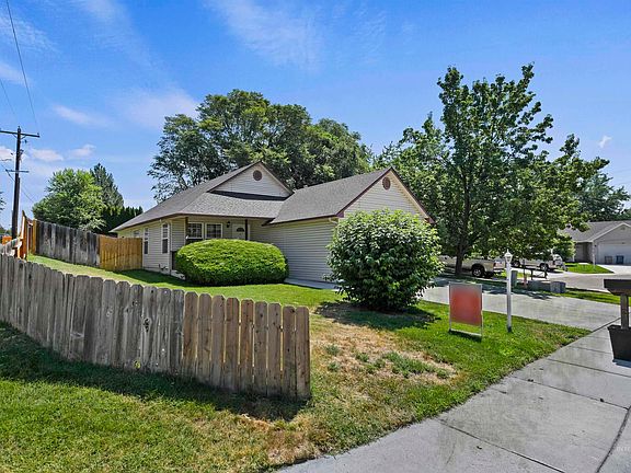 2nd image of 419 Andrew Ct