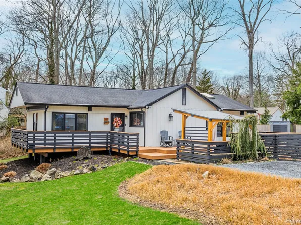 28 Old Cow Path, Miller Place, NY 11764