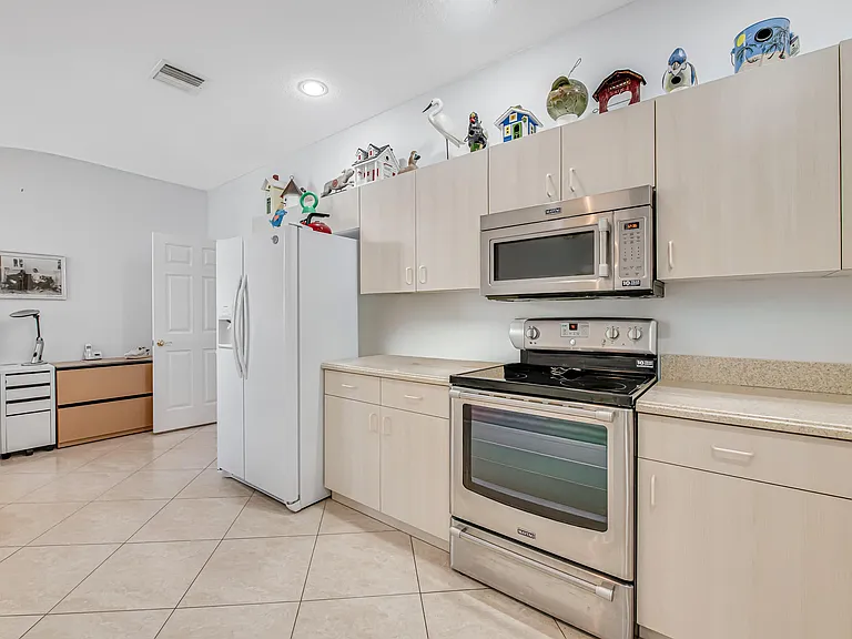 9543 Crescent View Dr N — Photo 16