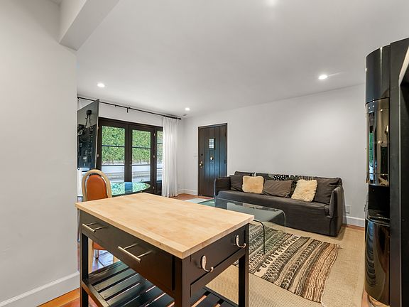 2nd image of 4962 Los Feliz Blvd #B
