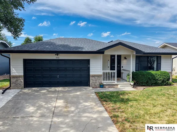 1541 SW Lacey Ln, Lincoln, NE 68522