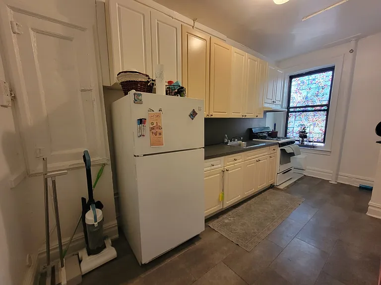 72-15 41st Ave #D42 — Photo 1