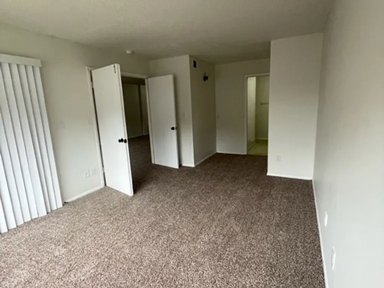 313 Dirksen Dr #B5 — Photo 7