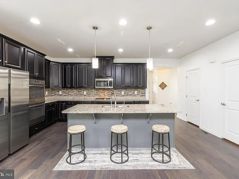 5861 Oakdale Village Rd — Photo 4