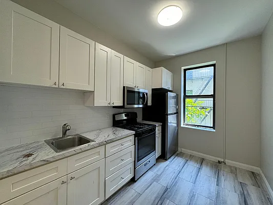 Rented by Pear NYC LLC | media 8
