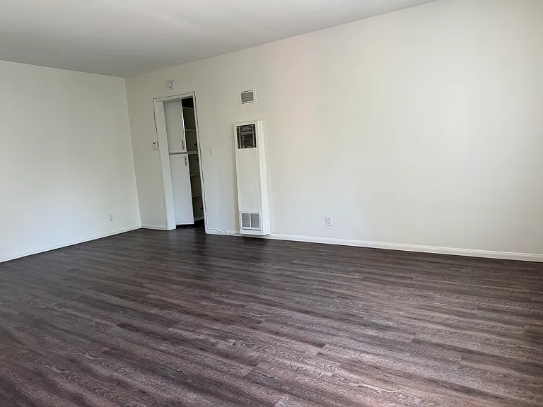 2700 Abbot Kinney Blvd #8 — Photo 11
