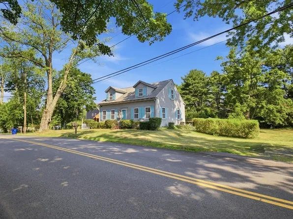 989 Cohannet St, Taunton, MA 02780