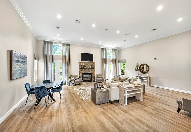 Aspen Woods — Photo 17