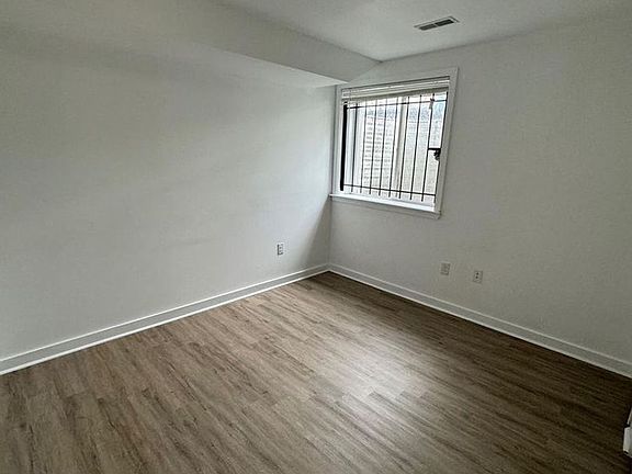 2nd image of 1515 W Seybert St #1