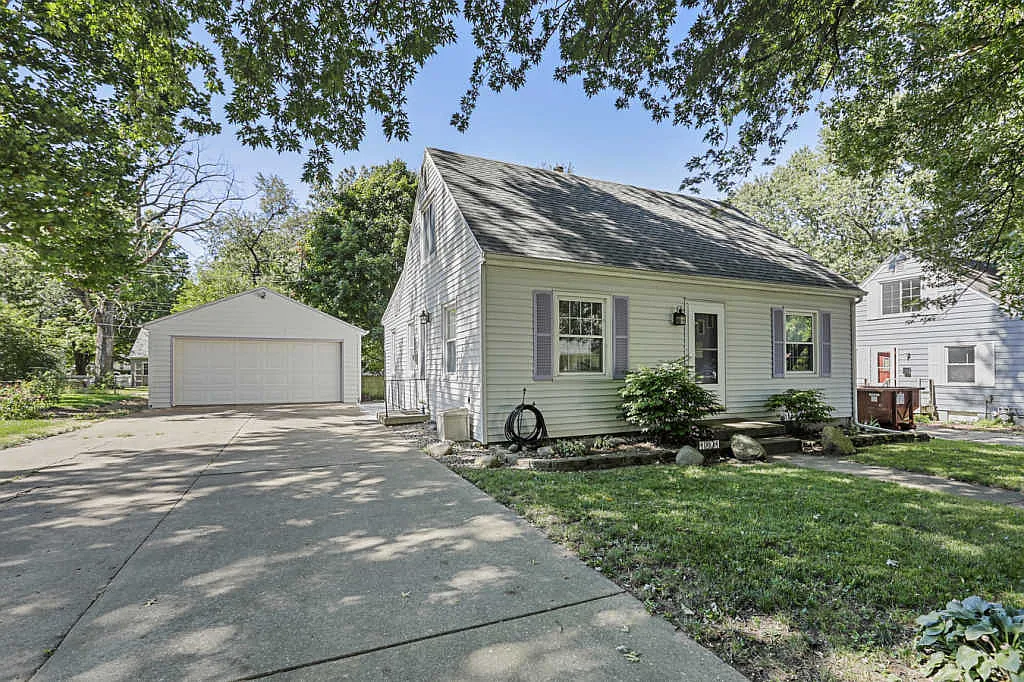 1301 Garden Ln photo 1