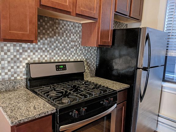 2nd image of 1025-33 Dempster St #1031-E1