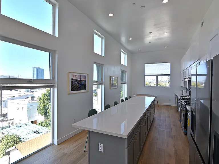 2533 S Curson Ave #3H — Photo 15