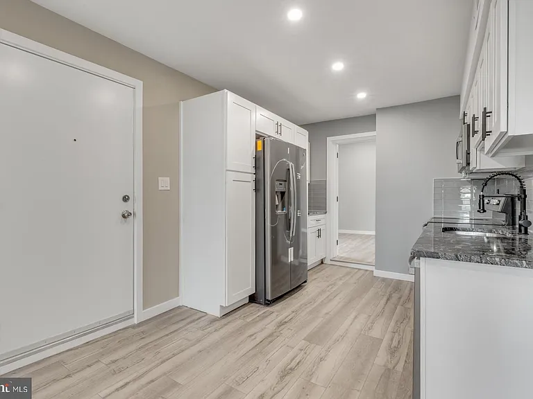 435 W Susquehanna Ave #2 — Photo 4