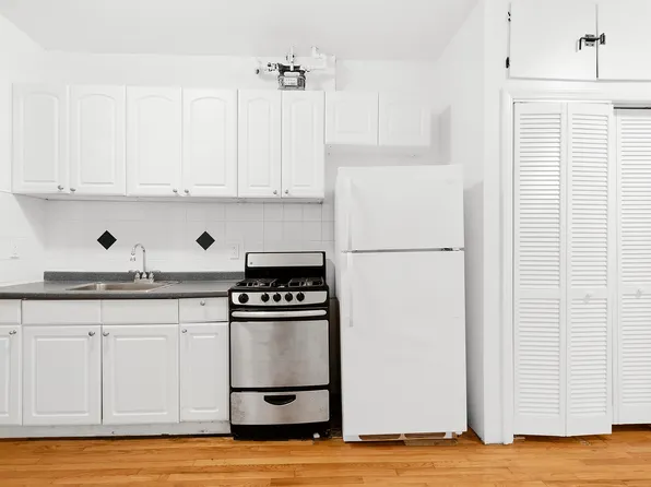 204 Spring Street image 3 of 4