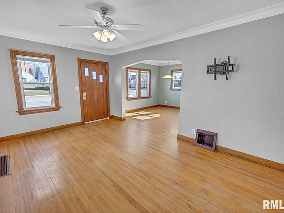 4th image of 2919 N University St