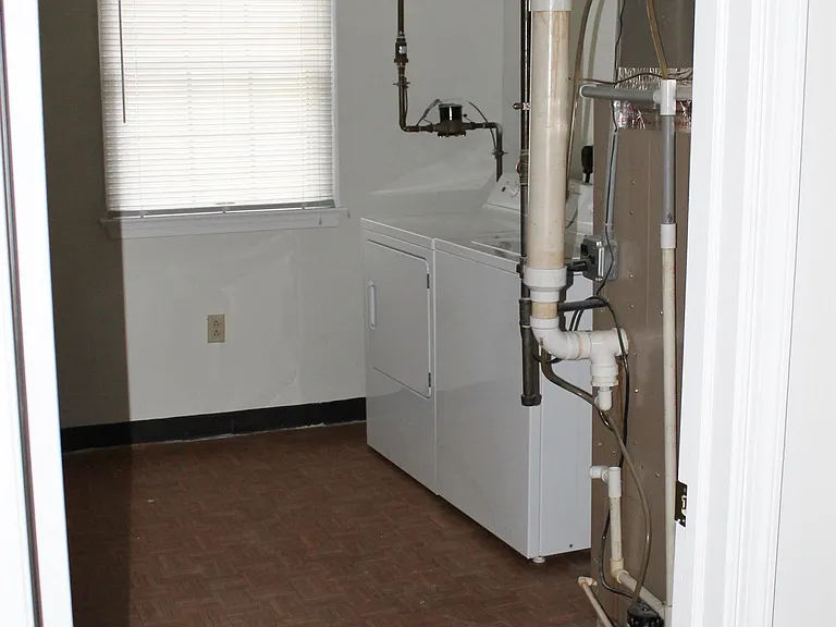 520 Upland St — Photo 11