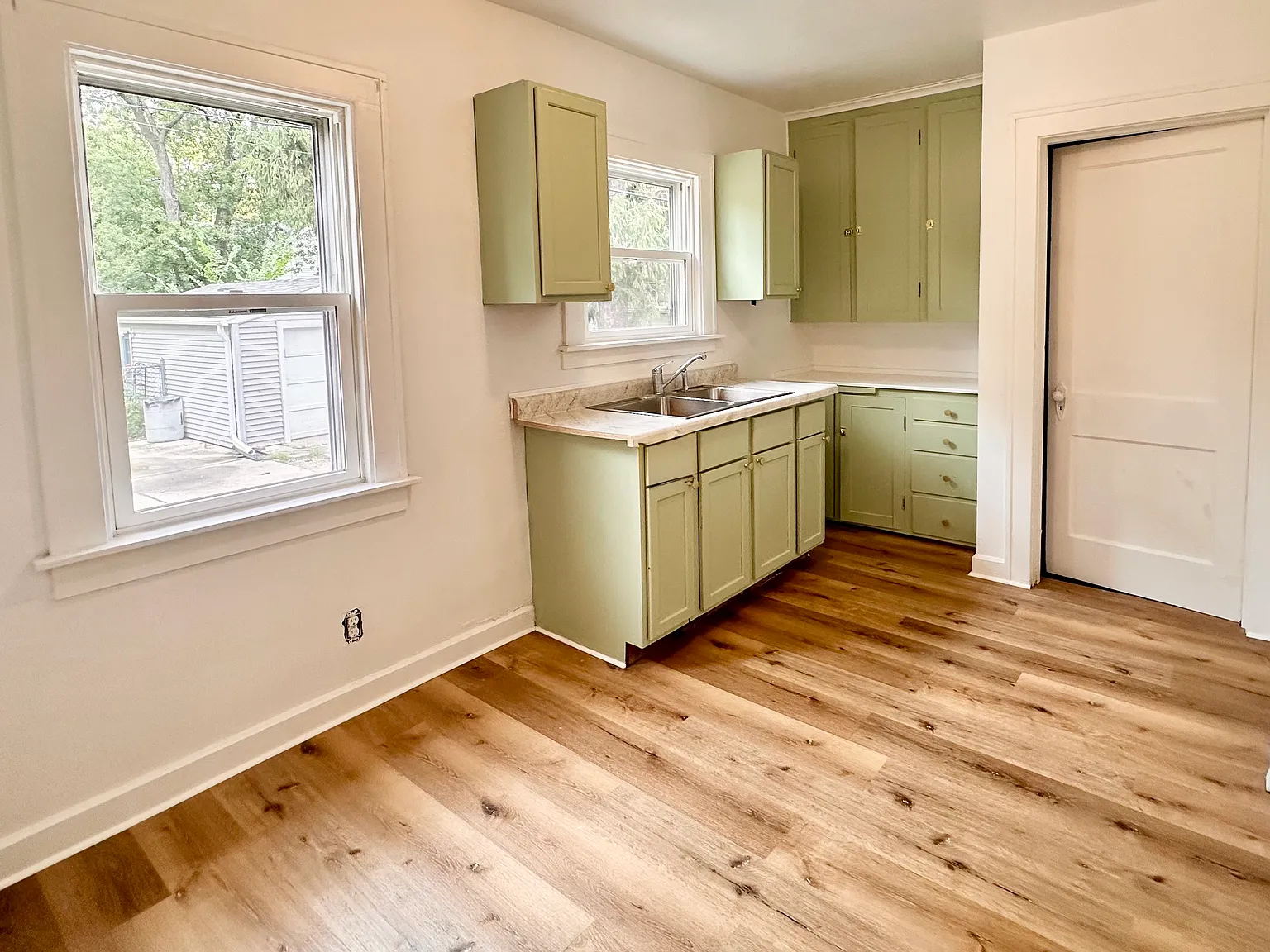 1 bed, 750 sqft, $1,050 — Photo 3