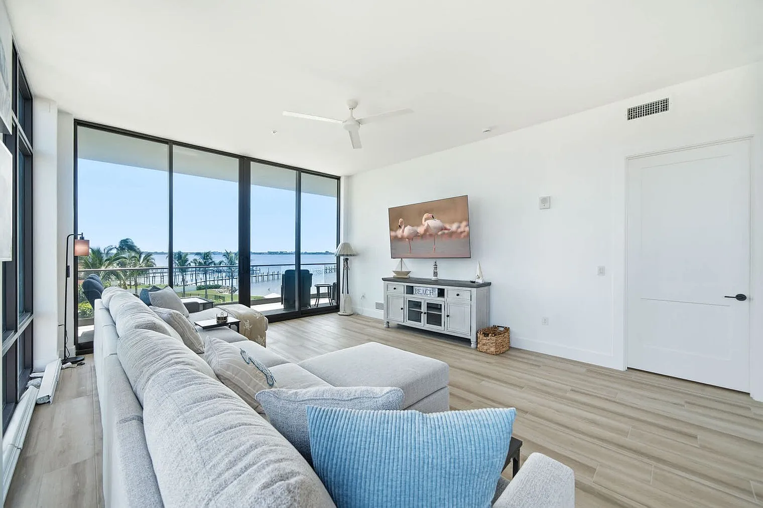 3 bed, 3.0 bath, 2045 sqft, $6,217 — Photo 2