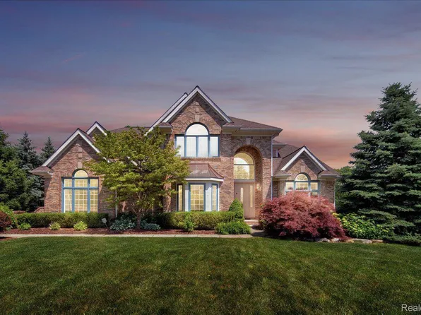 22390 Diamond Ct, Farmington Hills, MI 48335