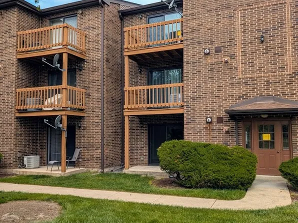 2238 Abbeywood Dr APT B, Lisle, IL 60532