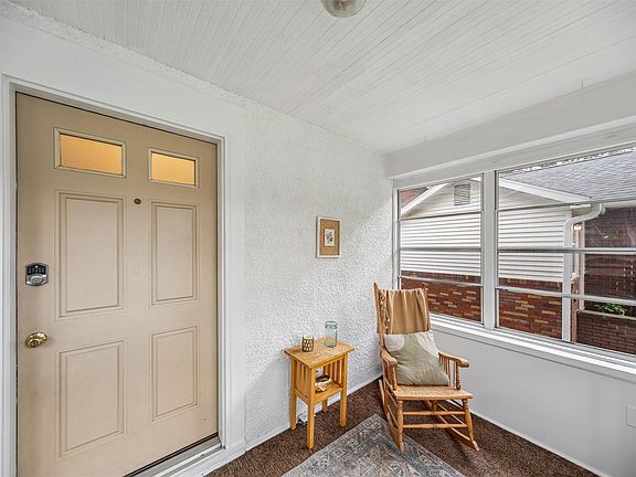2nd image of 2714 Moyer St