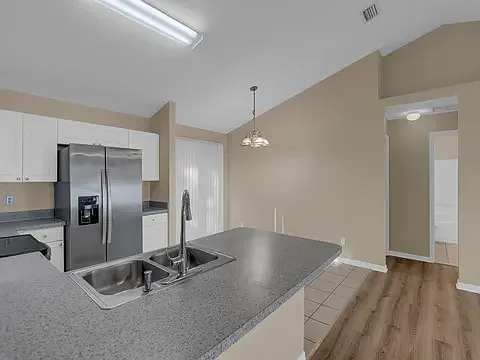 208 14th St SW — Photo 3