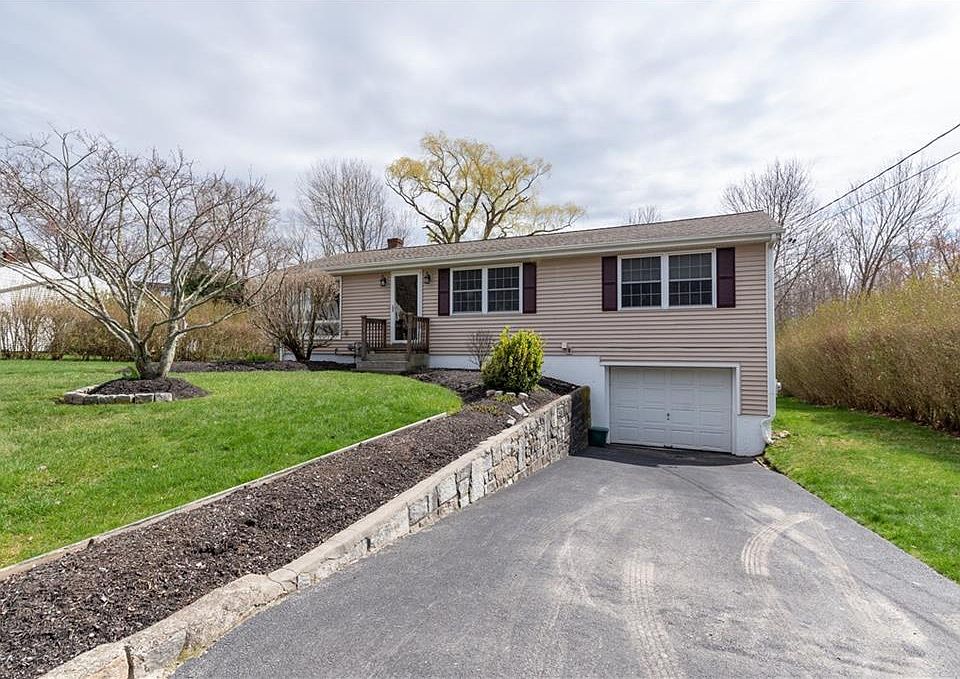 1st image of 33 Meadowbrook Dr