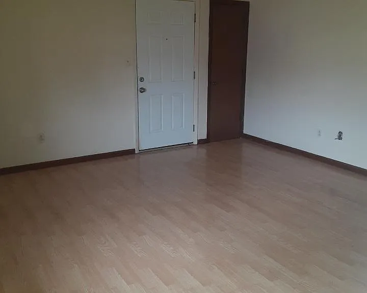 101 Sanders Ct #4 — Photo 4