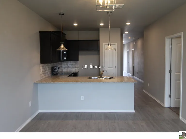 227 Green Valley Dr — Photo 3