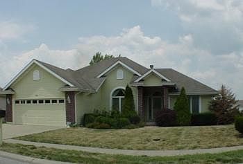 2nd image of 624 SW Lakeview Dr