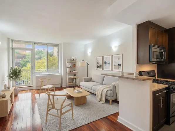 454 Manhattan Avenue image 1 of 10