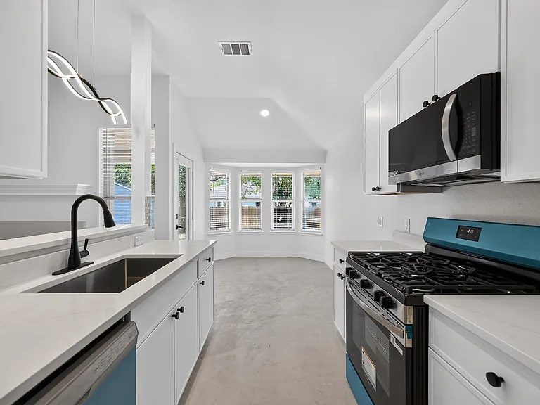 14511 Oliphant St — Photo 10