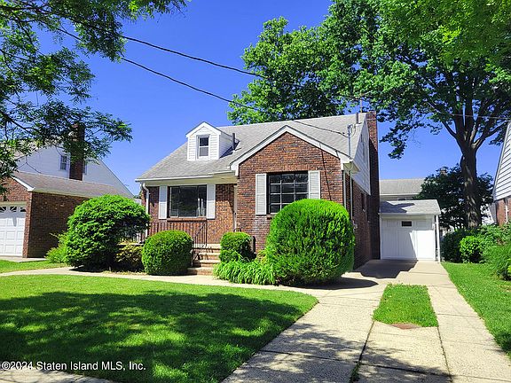 2nd image of 588 Pelton Ave