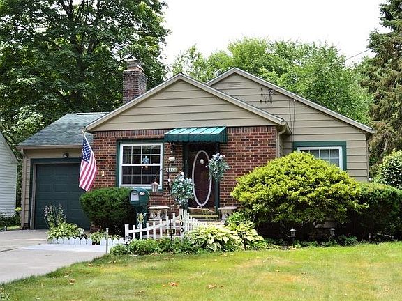 2nd image of 100 Harcourt Dr