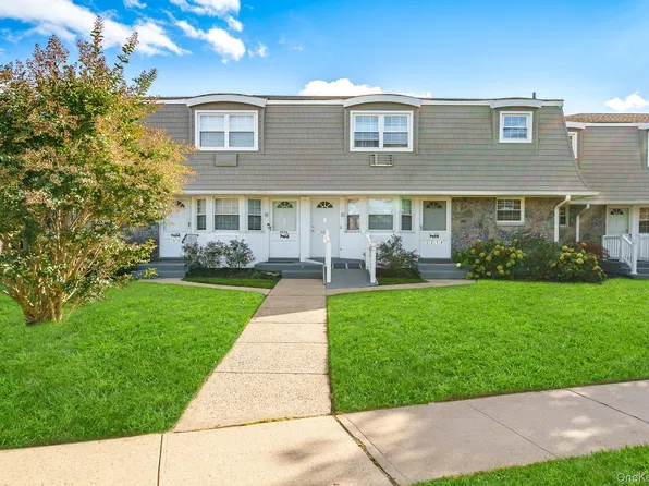 5215 Wilshire Lane #5215, Oakdale, NY 11769