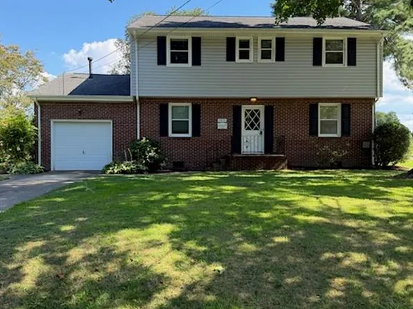 1912 Frizzell Dr, Virginia Beach, VA 23455